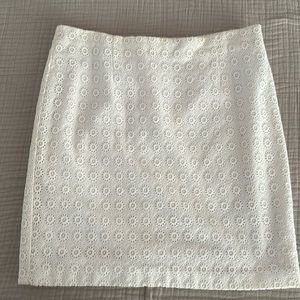 White mini skirt with lace detail